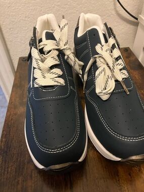 Women’s Navy Sneakers with Contrast White Laces